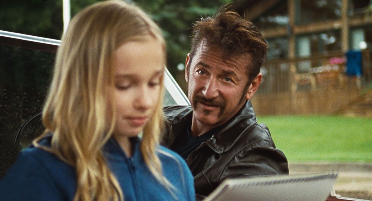『フラッグ・デイ』名優ジョシュ・ブローリンが娘と父を繋ぐ――本編映像解禁