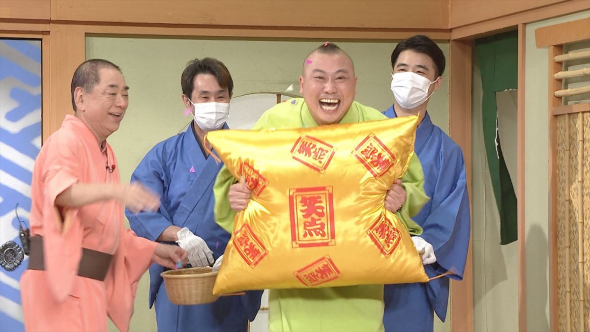 綾瀬はるか、4年連続で『笑点』単独司会に　『笑点 お正月だよ！大喜利まつり』で桂宮治が家族にサプライズ！