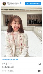 山崎紘菜、血糊まみれで「ぴえん」　※「山崎紘菜」インスタグラム