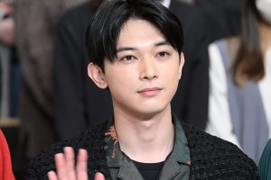 吉沢亮、『ブラックナイトパレード』サンタクローストークイベントに登場