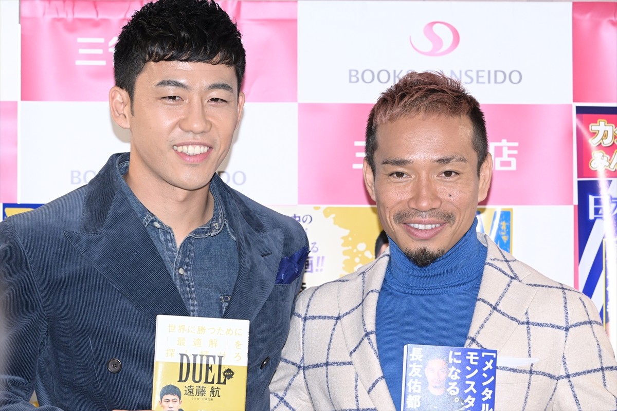 「メンタルモンスター×デュエルモンスター・トークイベント」取材会に登場した(左から)遠藤航、長友佑都