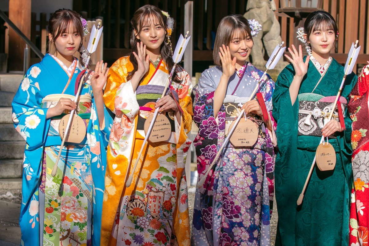 乃木坂46・久保史緒里ら“新・花の2001年組”が新成人　振袖姿お披露目