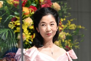 宮崎美子、第33回日本ジュエリーベストドレッサー賞 表彰式に登場