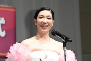 アンミカ、第33回日本ジュエリーベストドレッサー賞 表彰式に登場