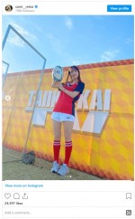 かわいすぎるラグビールック…！　※「鷲見玲奈」インスタグラム