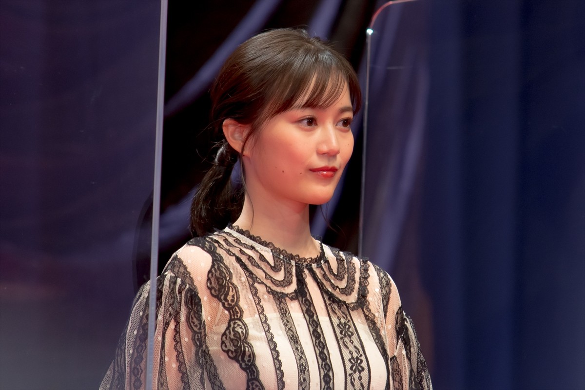 長澤まさみ、“魔性の女”を演じた生田絵梨花は「セクシーでかわいくて、みんながメロメロ」