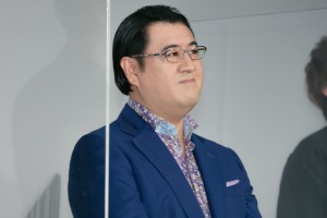 映画『コンフィデンスマンJP 英雄編』初日舞台あいさつに登壇した小手伸也