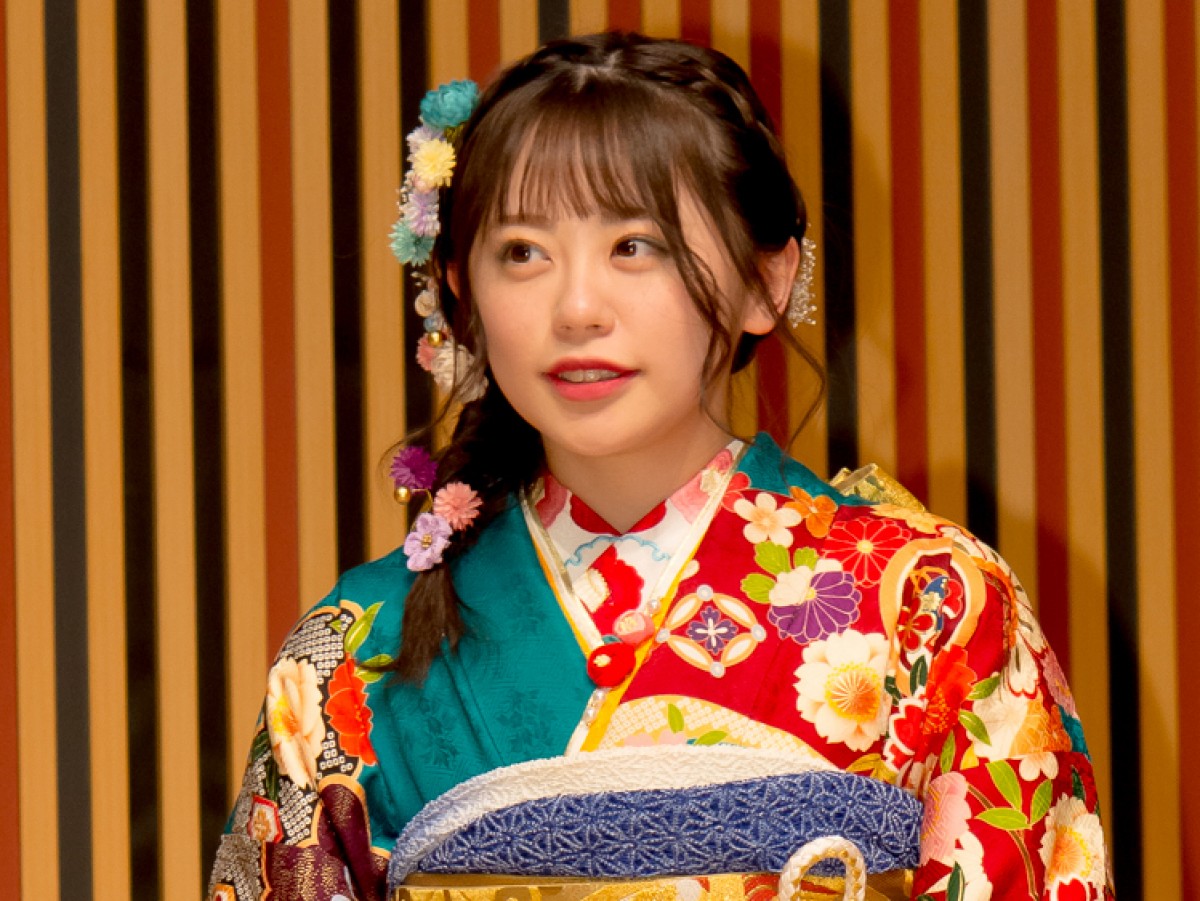 ＜AKB48成人式＞小栗有以・本田仁美ら華やかな振袖姿を披露　“黄金のトライ世代”で「AKB48を引っ張っていきたい」