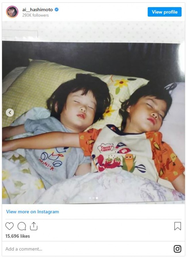 橋本愛 険しい顔 でおなじみ幼少期ショットからレアな笑顔 寝顔を公開し反響 22年1月13日 写真 クランクイン