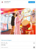 長男と太鼓の達人を楽しむ姿　※「紗栄子」インスタグラム