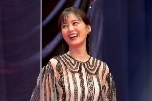 生田絵梨花、映画『コンフィデンスマンJP　英雄編』ワールドプレミアに登場