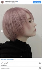 久々のピンクヘアを披露　※「益若つばさ」インスタグラム