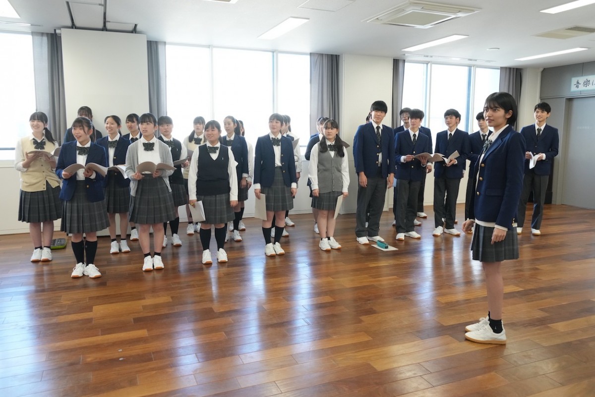 『ドクターホワイト』浜辺美波が上目遣いで「きゅんですか？」に胸キュン