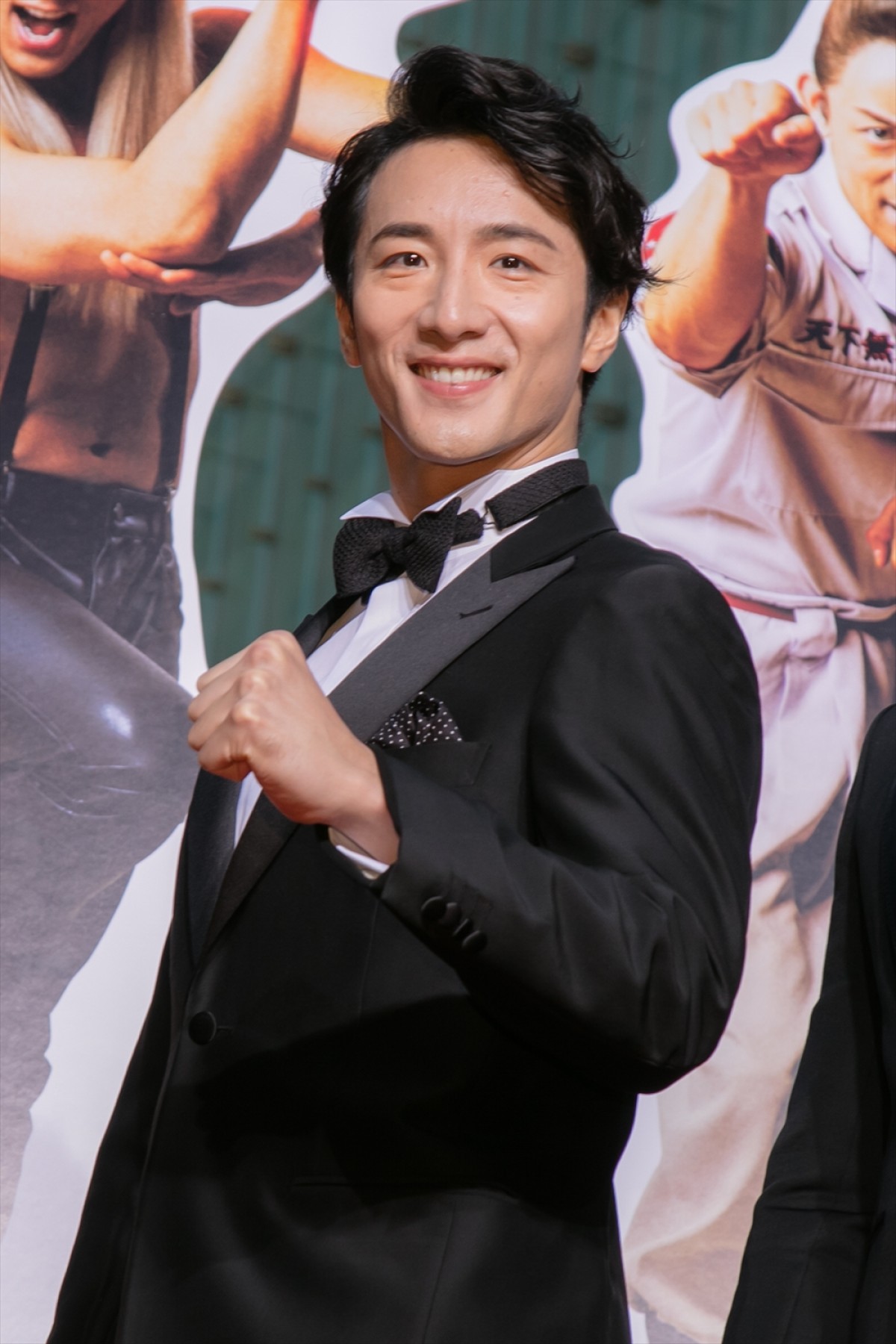伊藤英明、素肌にデニムベストの主演作に自虐PR　「これじゃないよ感」
