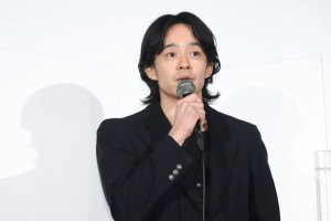 映画『ちょっと思い出しただけ』公開記念舞台あいさつに登壇した池松壮亮