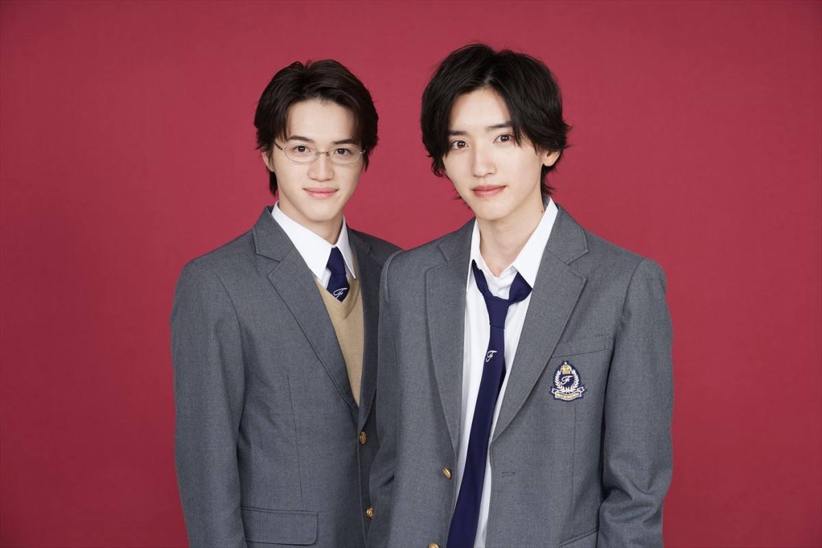 (左から)『金田一少年の事件簿』に出演する岩崎大昇(美 少年/ジャニーズJr.)と主演の道枝駿佑(なにわ男子)