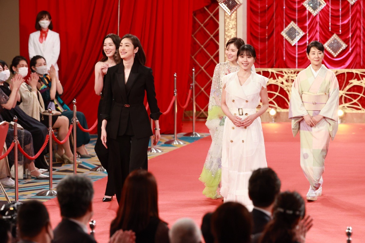＜第45回日本アカデミー賞＞豪華俳優・女優陣、レッドカーペットに華やかな装い
