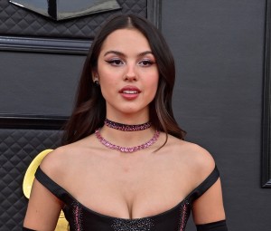 オリヴィア・ロドリゴ、第64回グラミー賞授賞式に登場