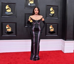 オリヴィア・ロドリゴ、第64回グラミー賞授賞式に登場