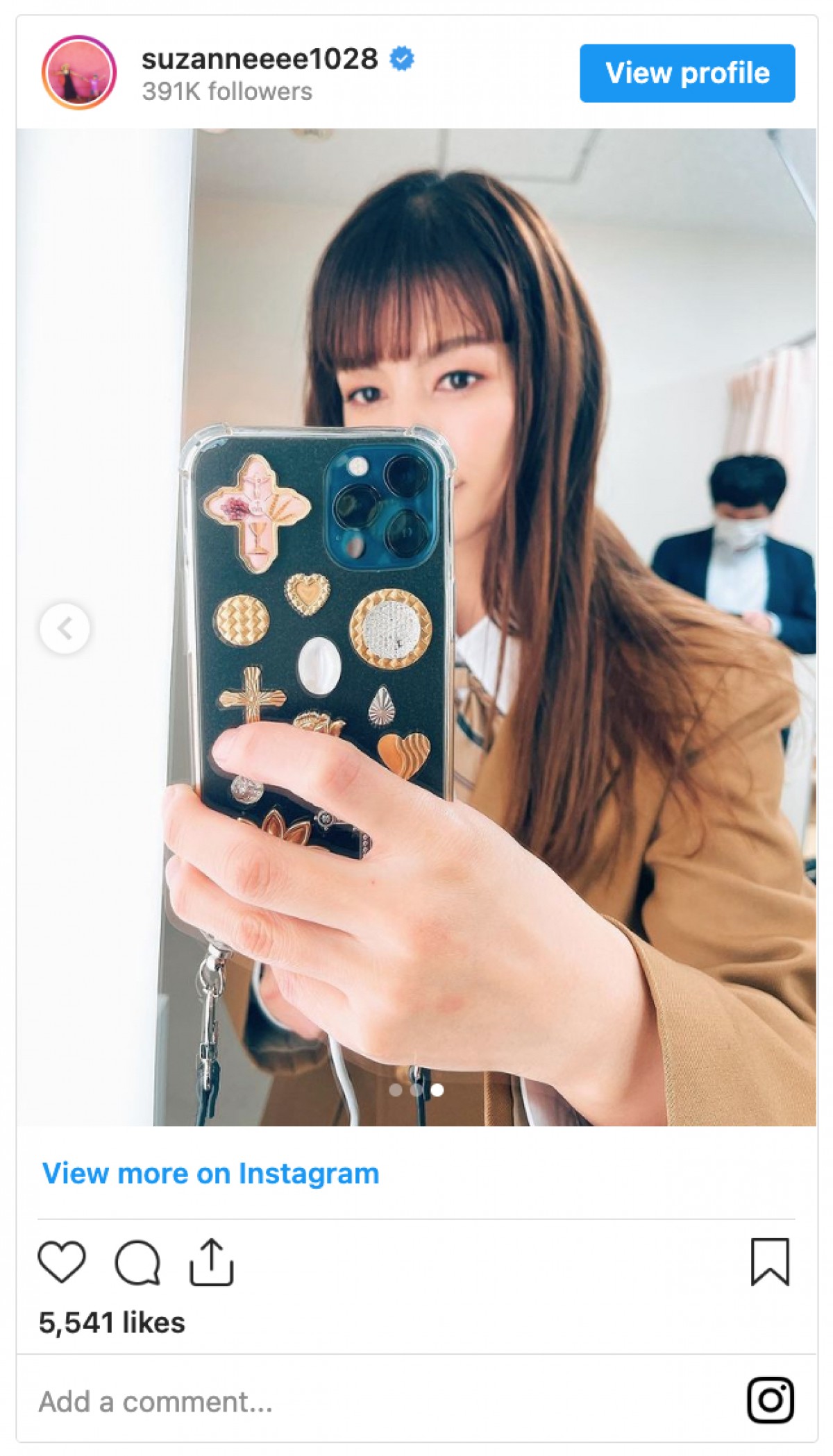 スザンヌ、ブレザー＆スカート制服姿に反響「こんなに可愛いアラサーズルい」