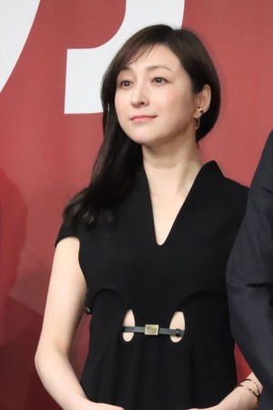 広末涼子、映画『バスカヴィル家の犬　シャーロック劇場版』完成報告会に登場
