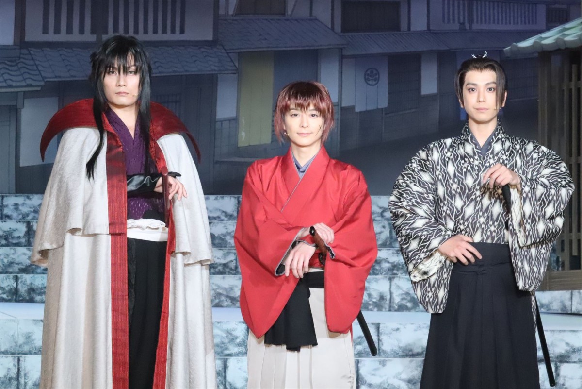 ミュージカル『るろうに剣心 京都編』取材会に出席した(左から)加藤和樹、小池徹平、黒羽麻璃央