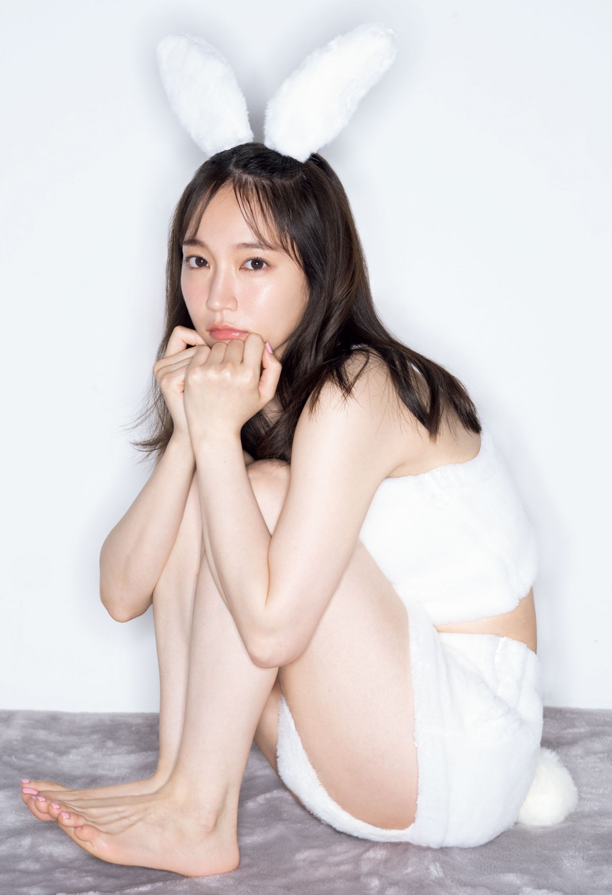 吉岡里帆、かわいすぎる“うさ耳”ショット　「週プレ」1年半ぶり降臨