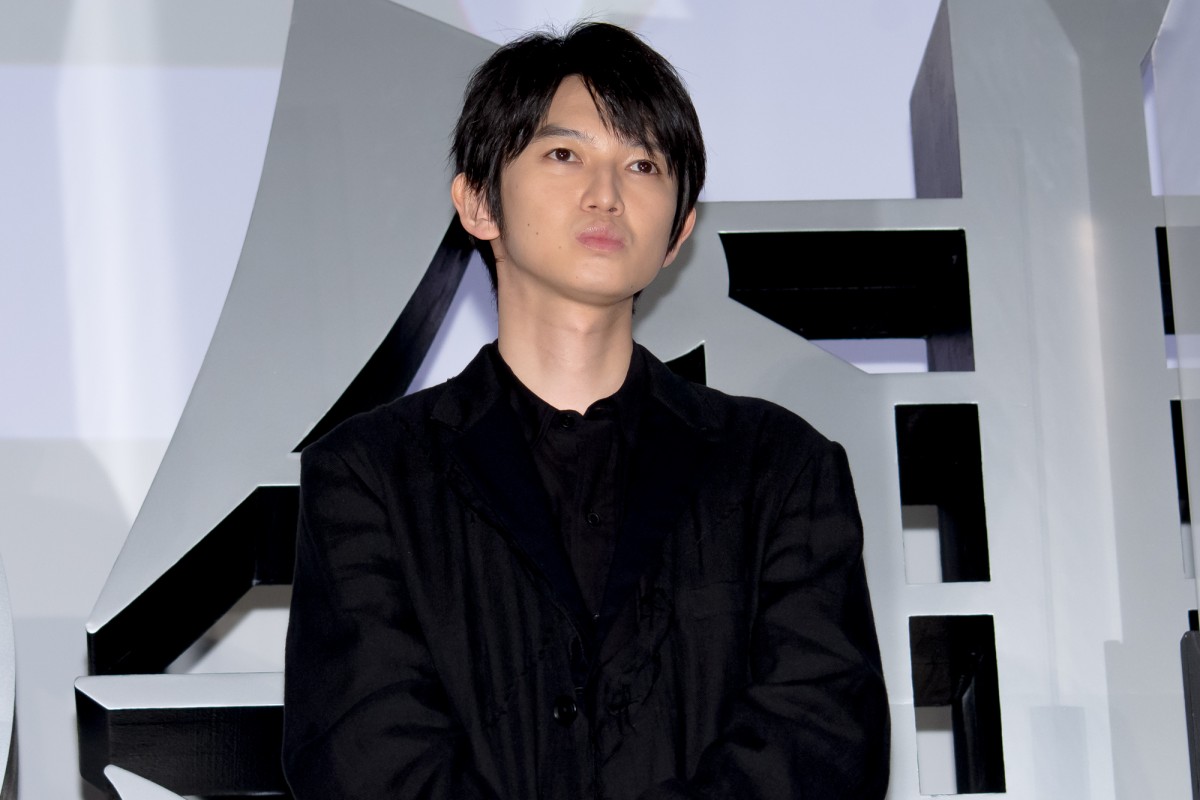 山田涼介＆本田翼、役のイメージを取り入れた衣装で登場　テンポ良いやり取り見せる