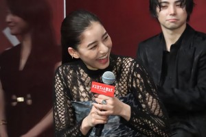 新木優子、映画『バスカヴィル家の犬　シャーロック劇場版』完成報告会に登場