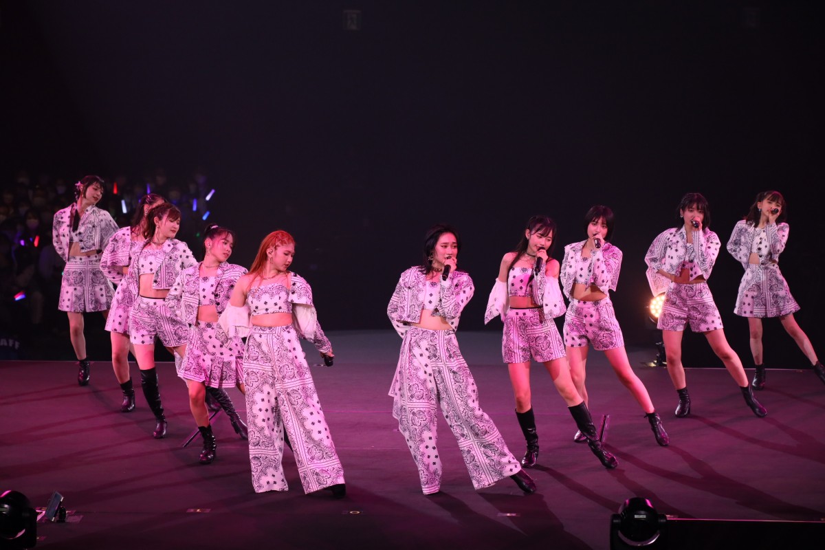 アンジュルム、現“10人体制”で初の日本武道館公演　メドレーでは歴代楽曲を次々ソロで披露