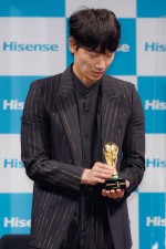 「ハイセンスジャパン 新商品・新CM発表会」に出席した綾野剛