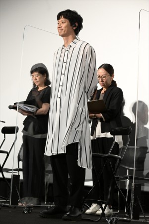 カン・ドンウォン、映画『ベイビー・ブローカー』来日記念舞台挨拶に登場