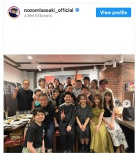 秋田県出身の芸能人が大集合した「秋田県人会」　※「佐々木希」インスタグラム