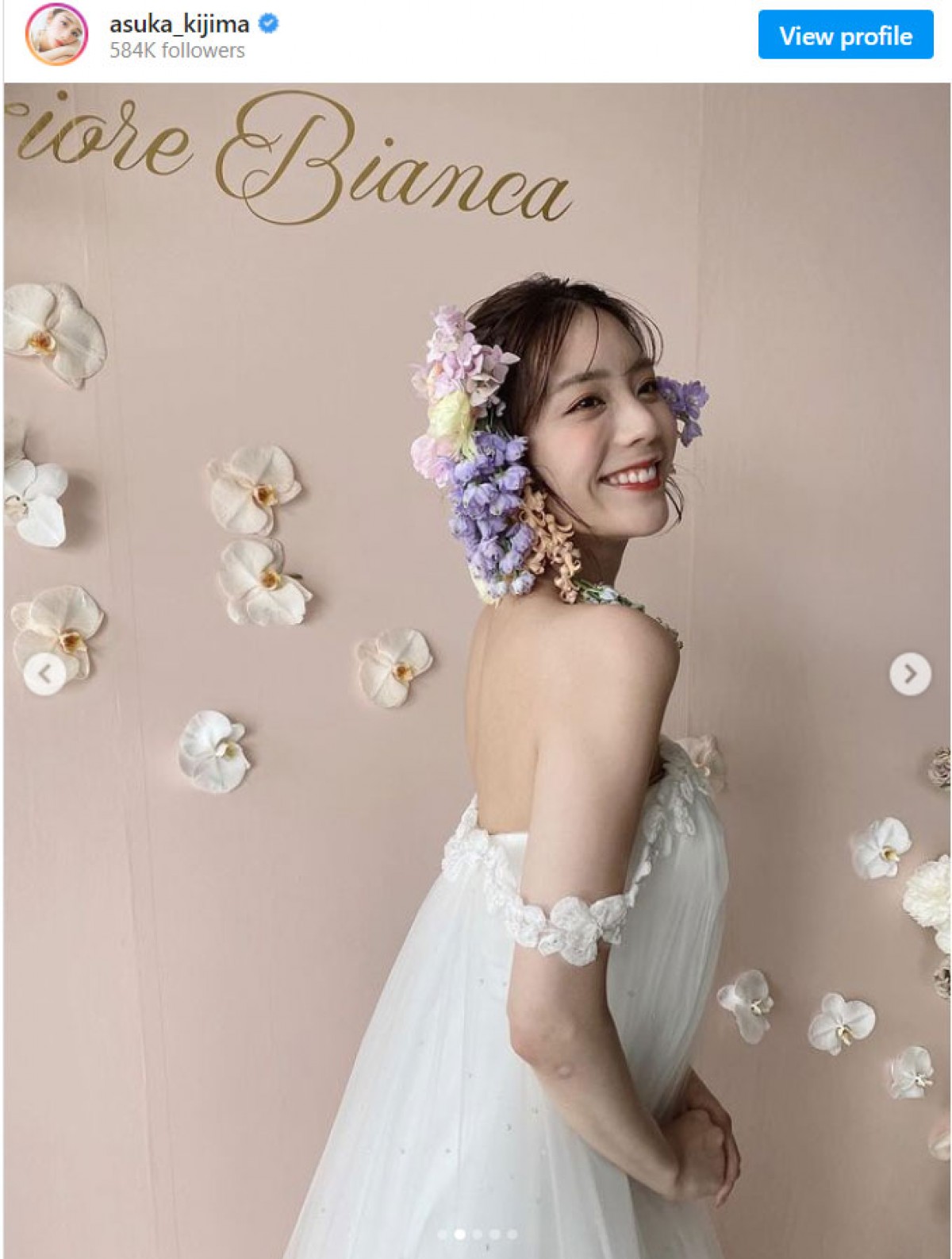 ウエディングドレス姿を披露した貴島明日香 ※「貴島明日香」インスタグラム