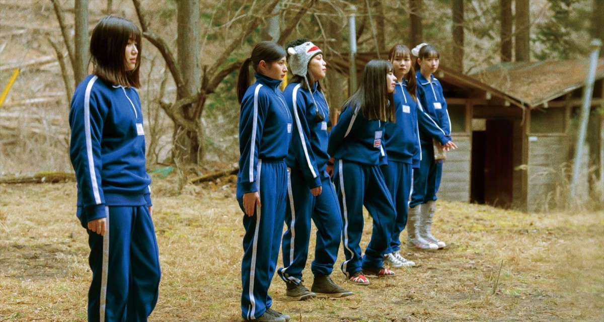 ミスマガジン6人の“危険すぎる”訓練合宿開始！『グリーンバレット』特報＆場面写真解禁