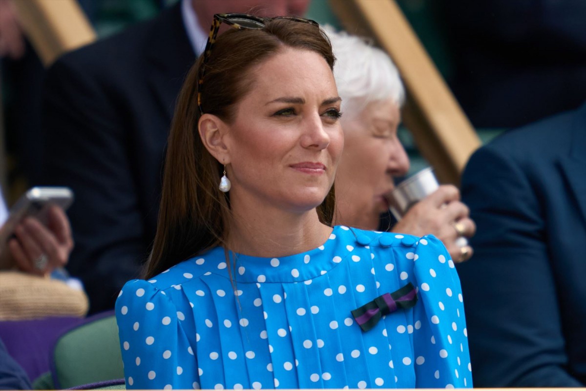英王室キャサリン妃、お気に入りデザイナーの水玉ワンピでウィンブルドン観戦