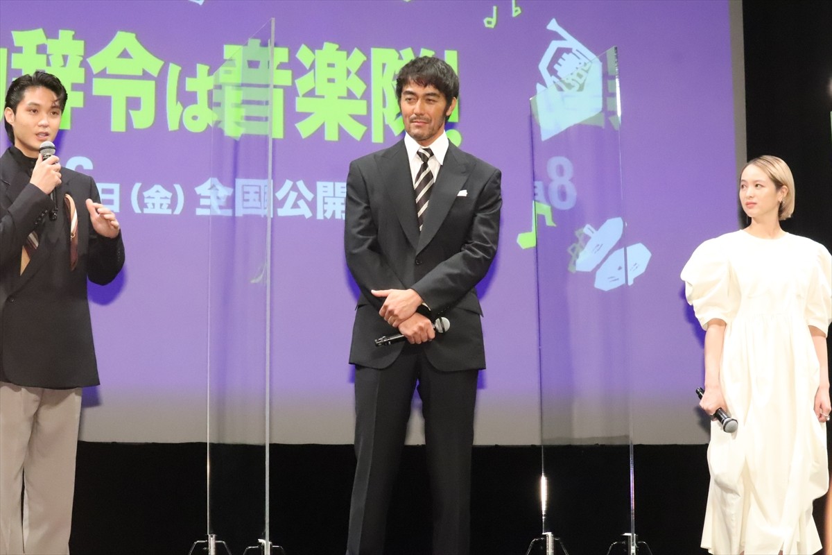 阿部寛、ドラムに初挑戦！　“苦戦”告白も清野菜名＆高杉真宙は「かっこよかった」と絶賛