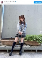 田中れいな、”JKにしか見えない”超ミニスカ制服姿　※「田中れいな」インスタグラム