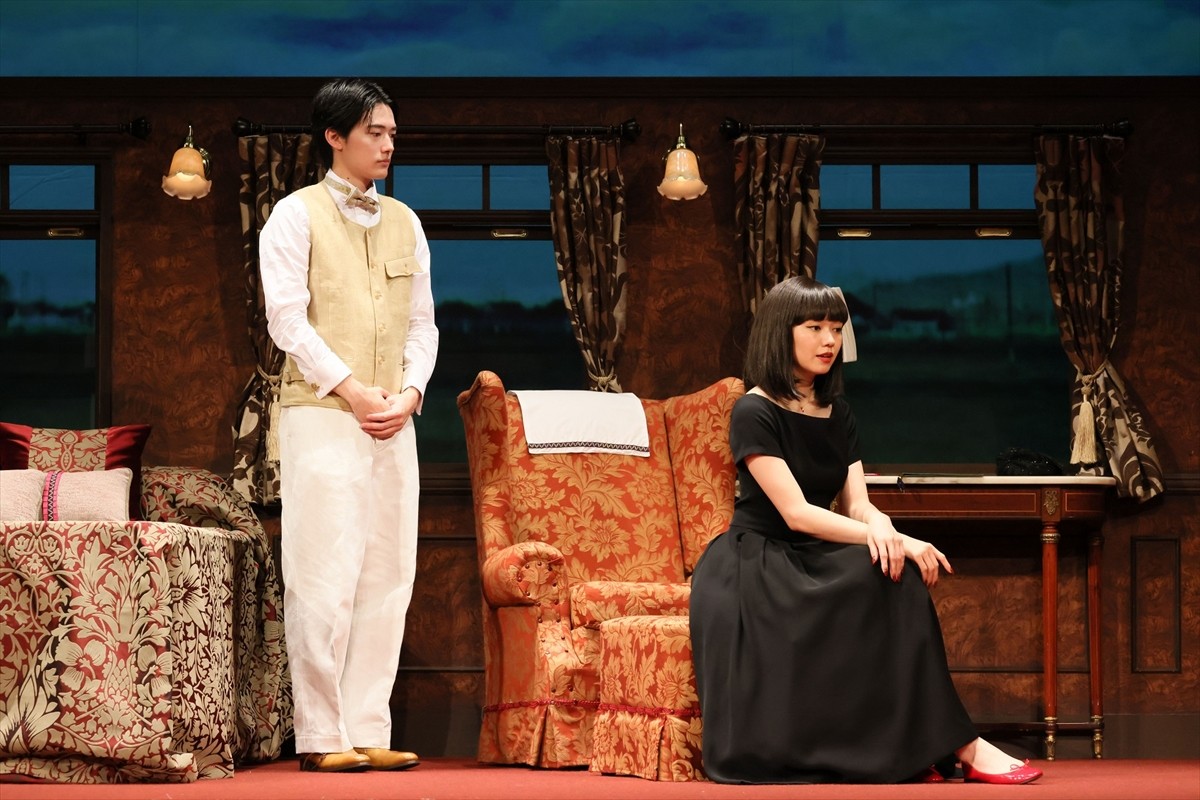 M&Oplaysプロデュース『鎌塚氏、羽を伸ばす』舞台写真