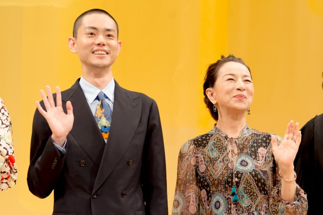 （左から）菅田将暉、原田美枝子