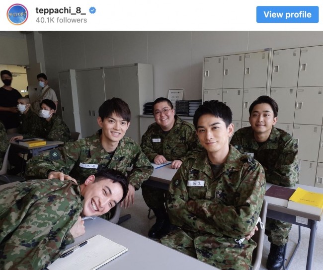 教室シーンのオフショット ※ドラマ『テッパチ!』公式インスタグラム
