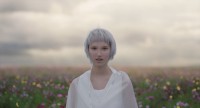 映画『百花』の主題歌を歌うKOE