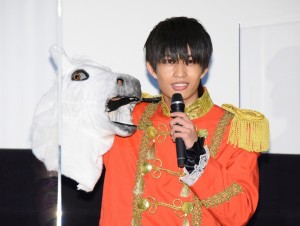 映画『暴太郎戦隊ドンブラザーズ THE MOVIE 新・初恋ヒーロー』公開記念舞台あいさつに登壇した柊太朗