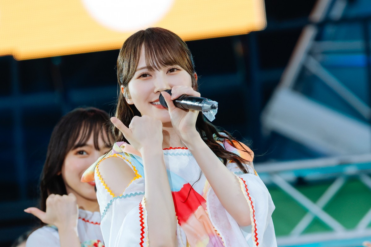 日向坂46、“W-KEYAKI FES.”で欅坂46曲を披露　ラストで会場は欅坂×櫻坂×日向坂カラーに