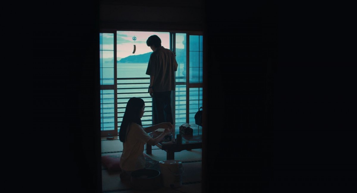 福地桃子主演映画『あの娘は知らない』に岡山天音らが出演　作品のキーとなる場面写真公開