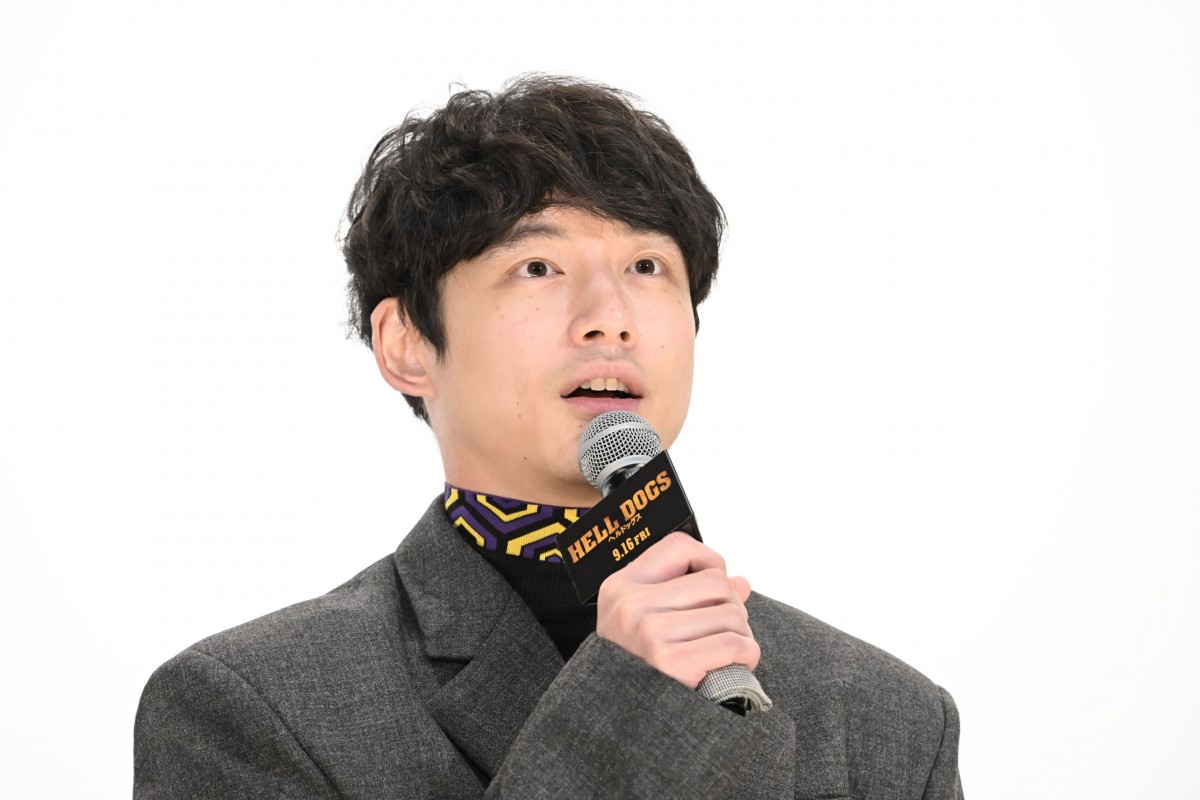 岡田准一、坂口健太郎が食事会に「Tシャツとサンダルで来た（笑）」