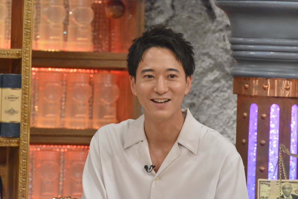 オズワルド伊藤、キャバクラ・ガールズバーに1000万円「イワクラを連れてくことも」