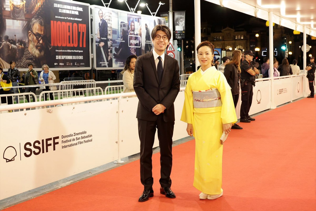 原田美枝子、感極まり涙　『百花』川村元気監督とサン・セバスティアン国際映画祭に登場