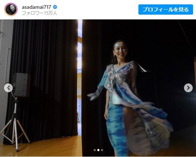 浅田舞、“クレオパトラ”のようなドレス姿　※「浅田舞」インスタグラム