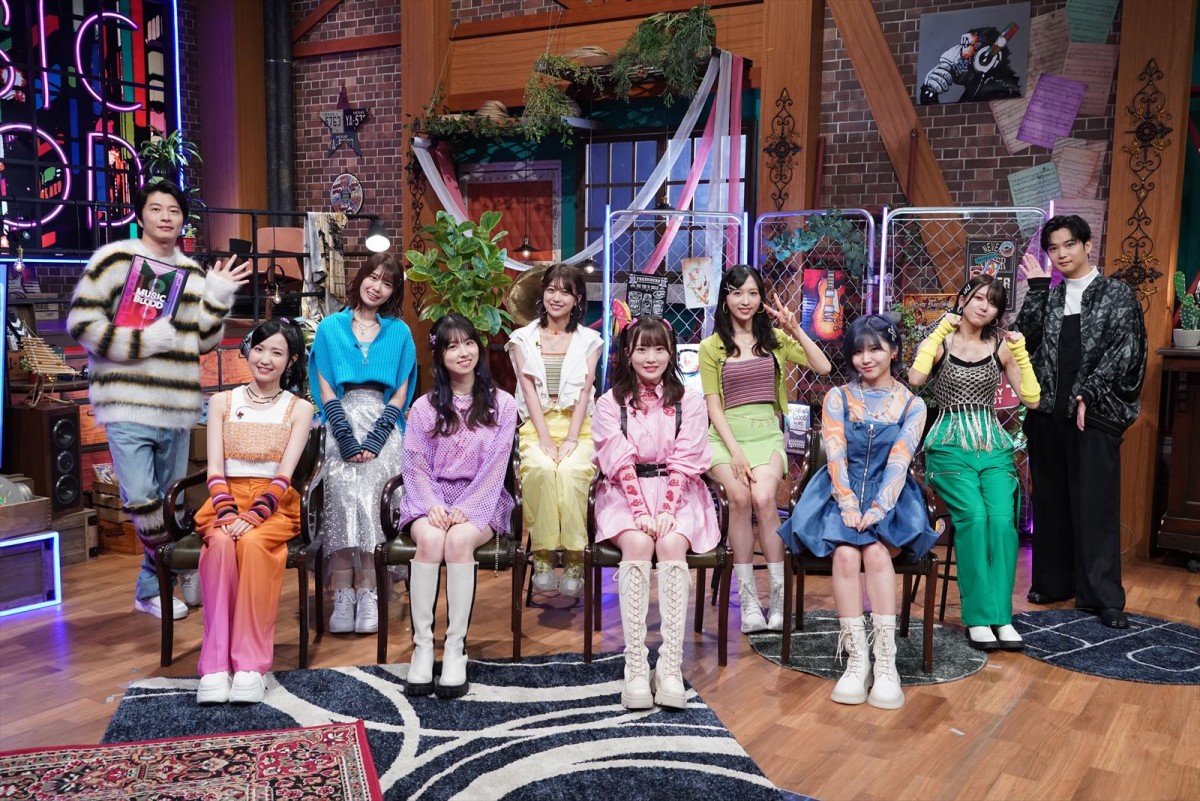 9月30日放送『MUSIC BLOOD』最終回に登場するAKB48 SHOWROOM 選抜(中央・後列左から)小田えりな、篠崎彩奈、小栗有以、大西桃香 (前列左から)本田仁美、岩立沙穂、山根涼羽、大竹ひとみ